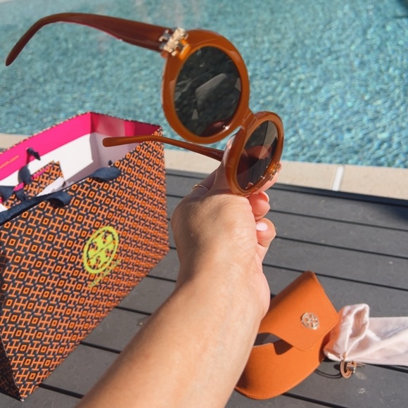 Tory Burch Opal Brown  Sunglasses - Picture 8 of 8